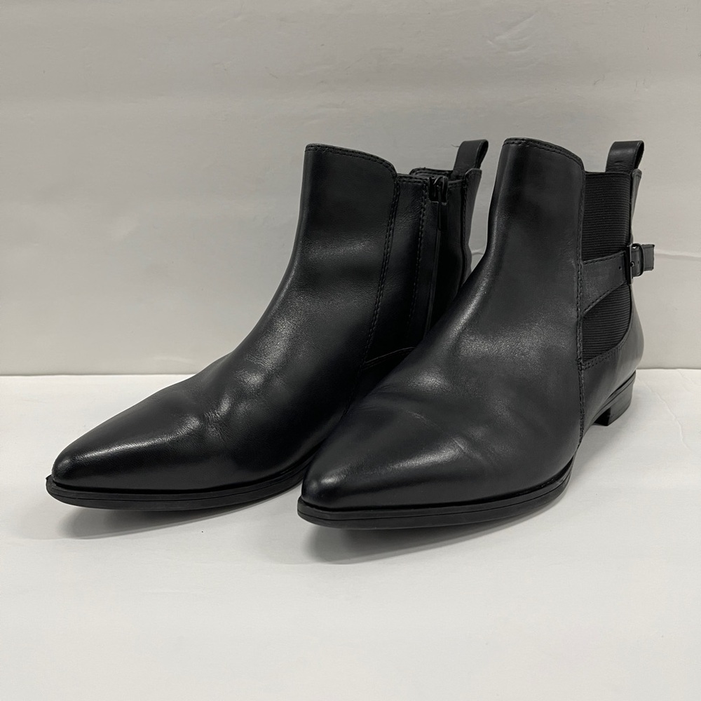 Clarks Artisan Flat Pointed Leather Ankle Boots